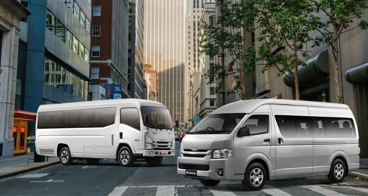 Sewa Hiace atau Elf? Ini Perbandingan Lengkapnya untuk Perjalanan Anda